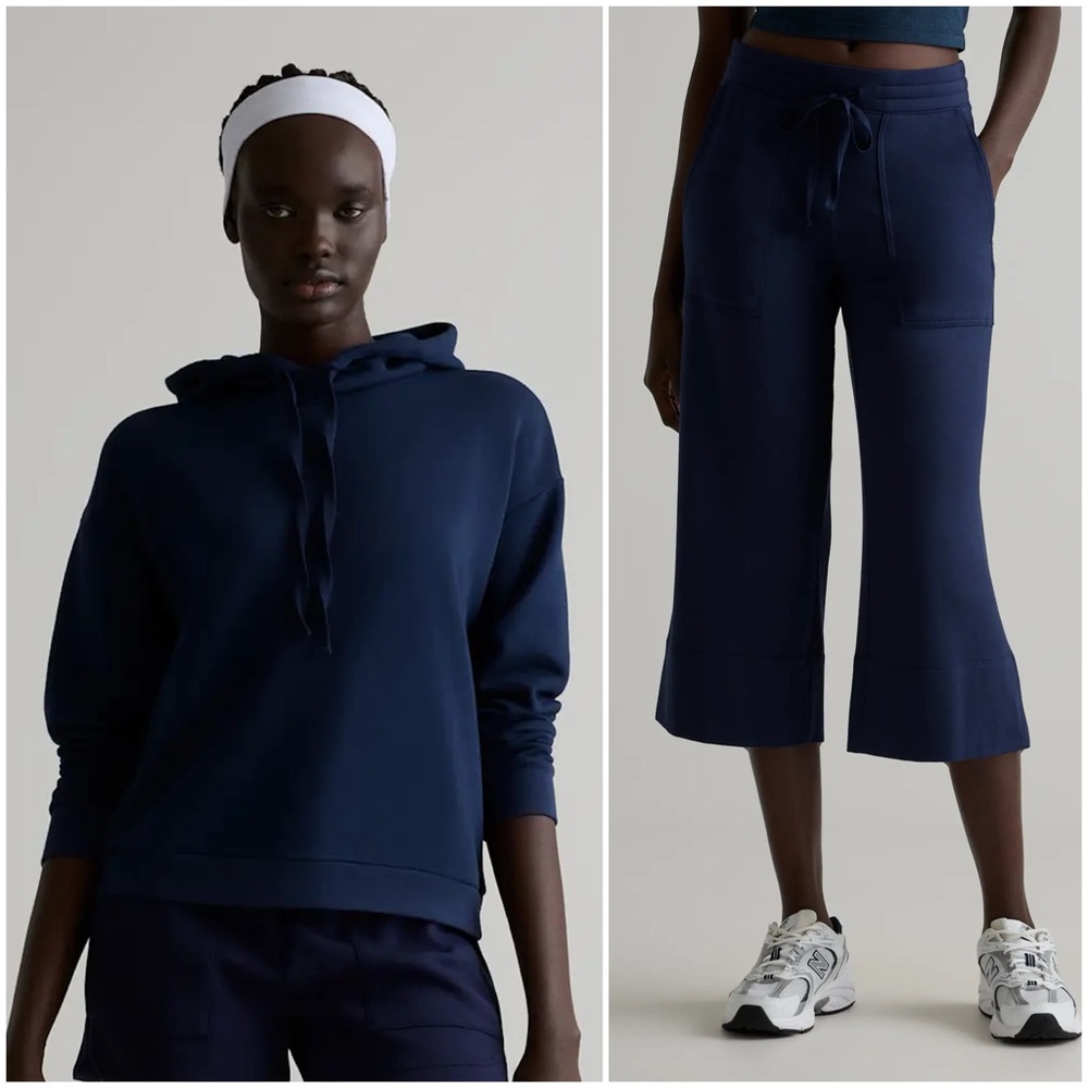 Quince Navy Wide-Leg Cropped Sweatpants